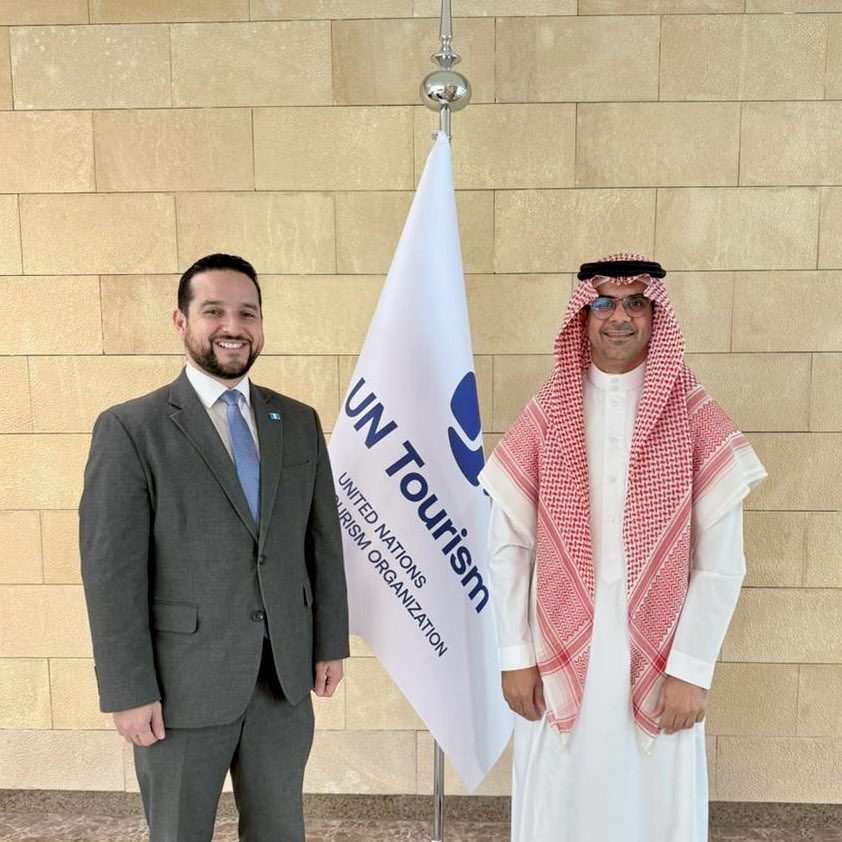 #GTinKSA | #EmbaGuateEAU visitó la oficina regional de ONU Turismo, en donde fue recibido por su Director, con quien conversó de las oportunidades en educación, tecnología u turismo rural y el apoyo en el acompañamiento de las políticas en materia turística por parte de INGUAT.