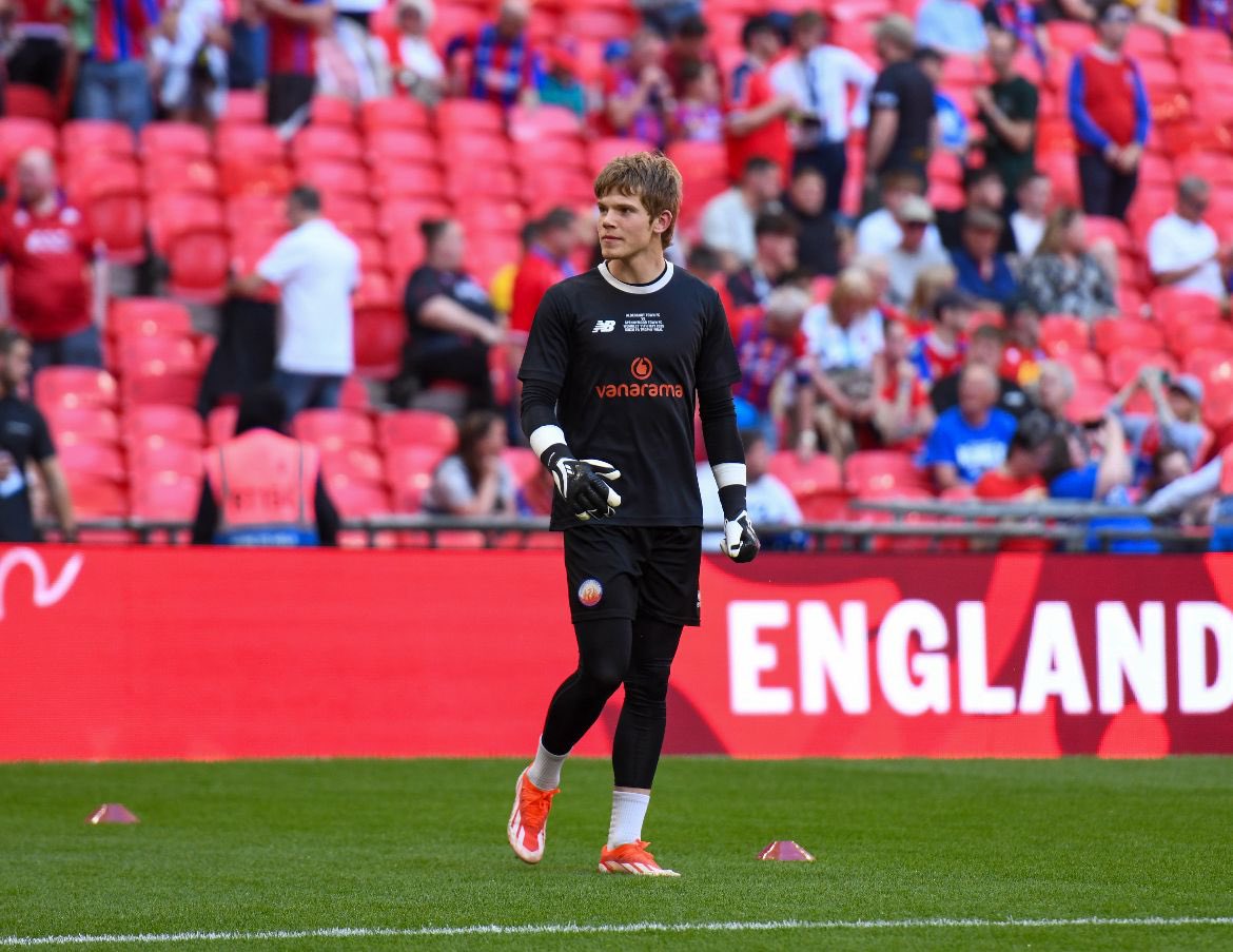 theartofgoalkeeping 💙 tweet media