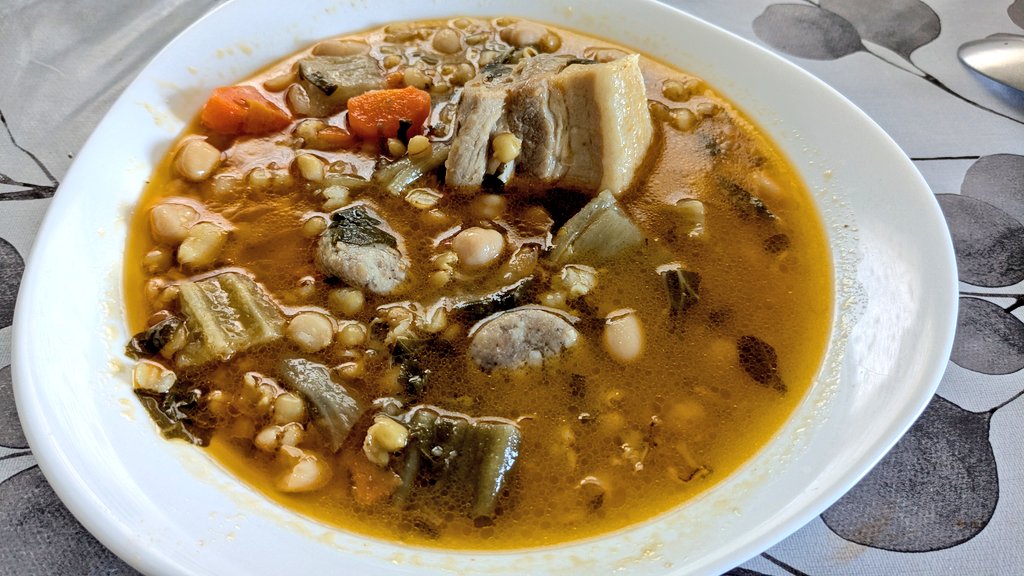 Hui hem dinat olleta de blat. Fins quant mengeu plats de cullera com este? Tot l'any o sols quant fa fred? 🤨 <a href="/desficacis/">Vicent Mengual</a> <a href="/pacolonso/">Paco Alonso 🍊👉🦋</a> #Abdet #olletadeblat