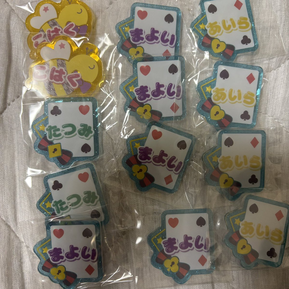 trrr_hid's tweet photo. 【譲渡】あんスタ おなまえアクリルバッジぷち
譲: レオ 司 泉 嵐 マヨイ 巽 藍良 晃牙 薫 こはく
求: 定価＋送料 https://t.co/8bgudjC8nl