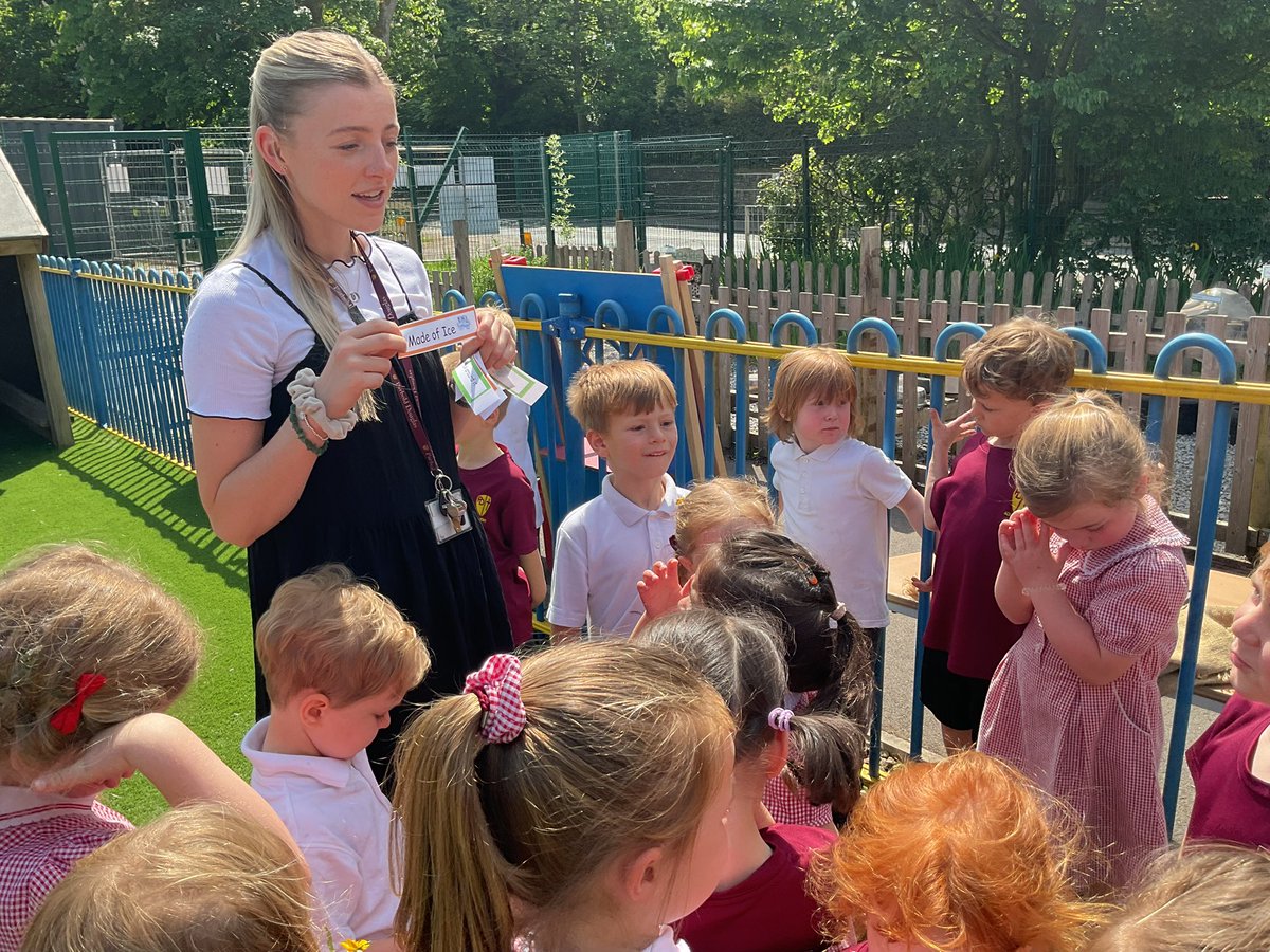 PDA_Rec's tweet image. We have had lots of fun this afternoon going on a planet hunt to find our class alien. We had to remember the properties of each planet and work together as a team to find them😁 #pdascience