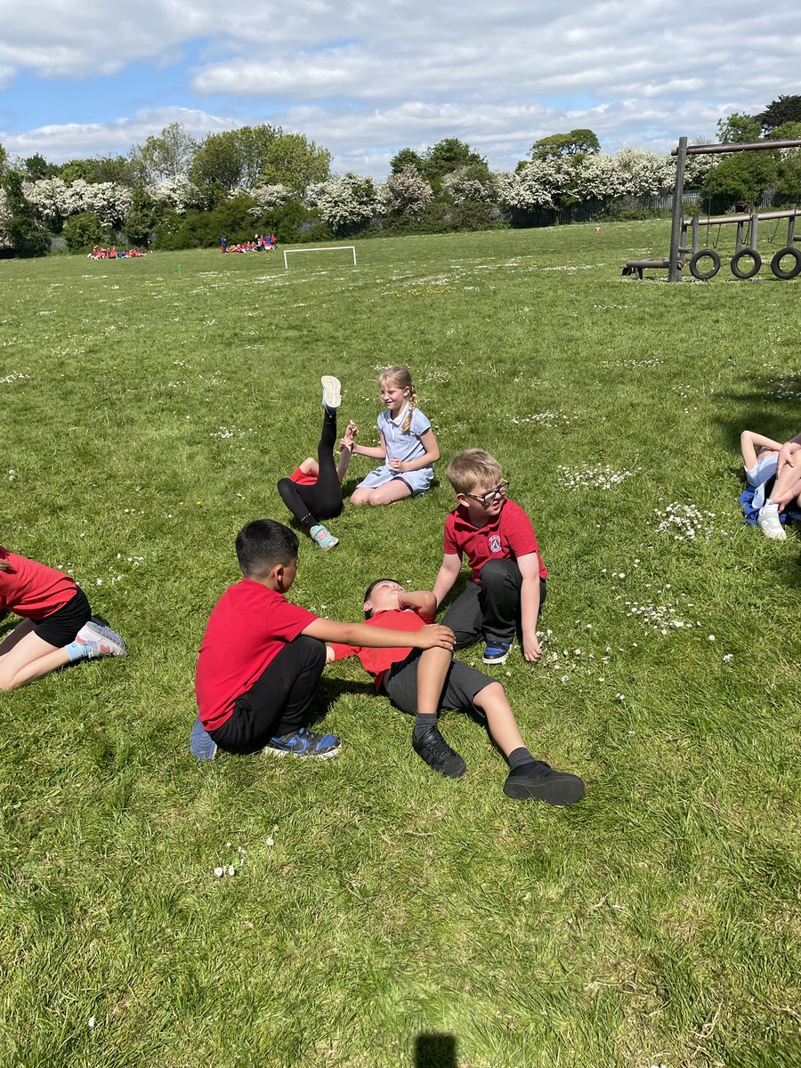 Y3 practised putting each other into the recovery position this afternoon!😃