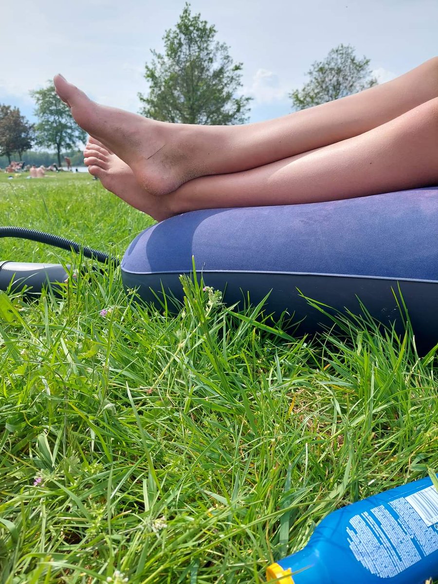 lensink0104's tweet image. Wat een heerlijke dag gisteren. Met de familie naar #Bussloo. #dekuiter Zwemmen, was nog wel frisjes, zonnen en luieren. 's avonds thuis afgesloten met een bbq. Was het iedere dag maar zo'n feest.