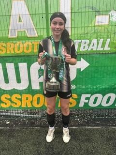 Comhghairdeas mór le Lily Nic Dhomhnaill ( Bliain 1) a bhuaigh corn na gcailíní, SFAI Uile-Eireann faoi 14thar an deireadh seachtaine. Maith thú a Lily, táimid thar a bheith bródúil asat!