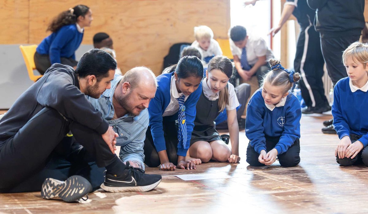 Geoff Barton (@realgeoffbarton) on Twitter photo Da-dah! The Royal Shakespeare Company <a href="/RSC_Learning/">RSC Learning</a> is working with <a href="/EducEndowFoundn/">EEF</a>, <a href="/nfer/">nfer</a> and <a href="/UniofExeter/">University of Exeter</a> to evaluate the impact of Shakespeare’s works / RSC teaching approaches on Year 5 writing outcomes. Here's how your school could get involved: rsc.org.uk/learn/research… Da-dah! The Royal Shakespeare Company <a href="/RSC_Learning/">RSC Learning</a> is working with <a href="/EducEndowFoundn/">EEF</a>, <a href="/nfer/">nfer</a> and <a href="/UniofExeter/">University of Exeter</a> to evaluate the impact of Shakespeare’s works / RSC teaching approaches on Year 5 writing outcomes. Here's how your school could get involved: rsc.org.uk/learn/research…