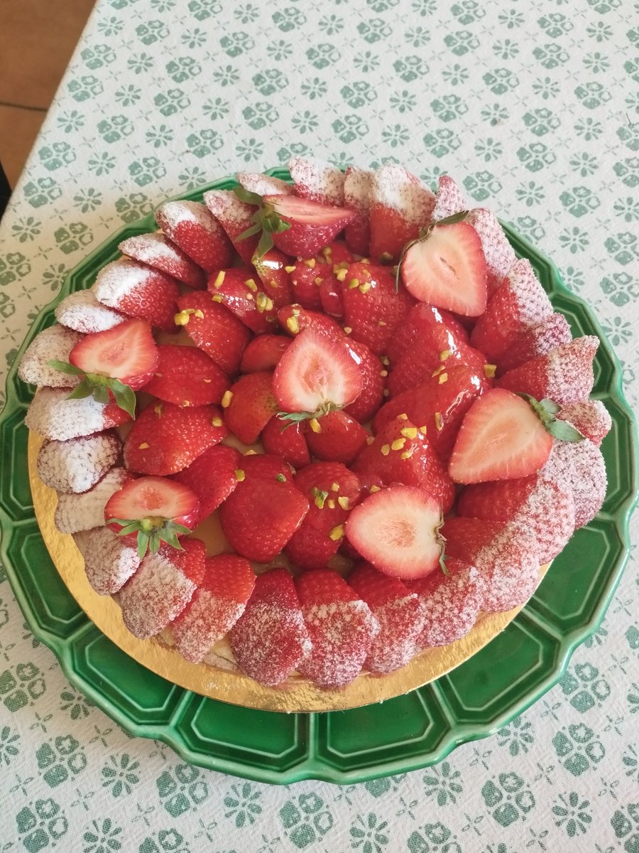 Première tarte aux fraises de la saison, made in 🇫🇷
Pour les gourmands, gourmets 😋😍