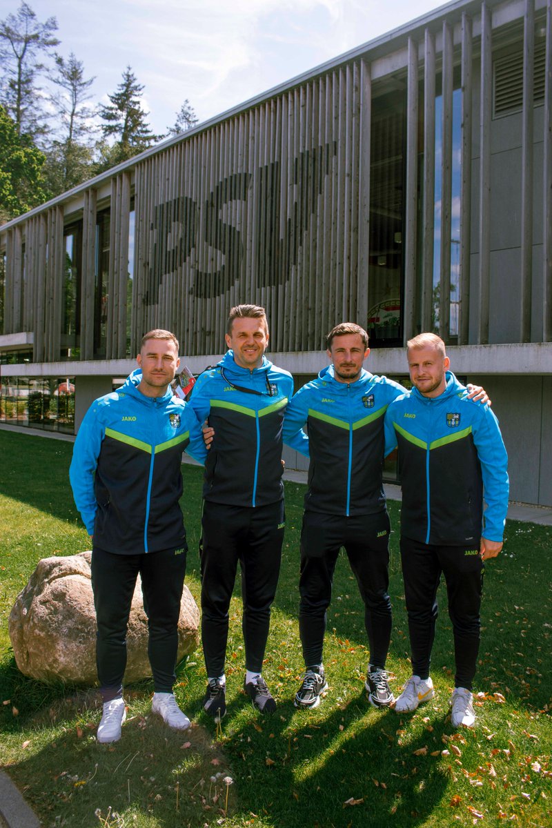 SportLander - Sportinnováció felsőfokon, visited the PSV Academy. They explored key elements of our PSV philosophy, from youth matches to sport science and much more. Thanks for visiting🙏
Do you want to come yourself? Feel free to reach out! Let's create stars together! ⭐️