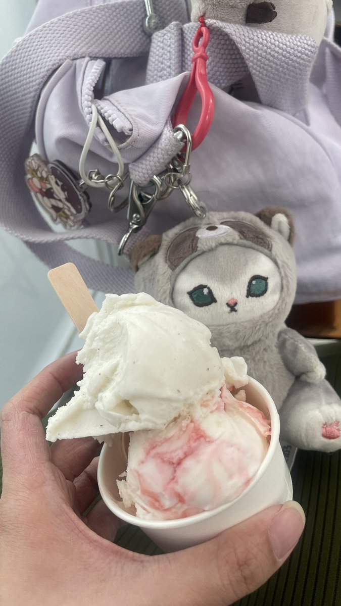 found a goooood gelato near my house
anyway! D-2 thesis defense ive been so anxious and constantly feel like i wanna throw up