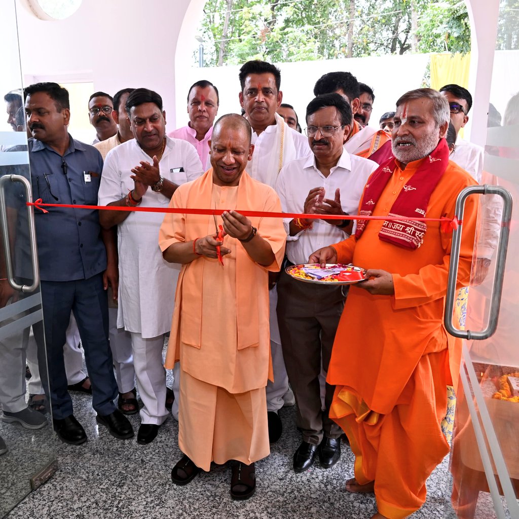 DrMangleshBJP's tweet image. आज उत्तर प्रदेश के यशस्वी मुख्यमंत्री, परम् पूज्य श्री @myogiadityanath जी महाराज द्वारा ₹14.22 करोड़ की लागत से नगर निगम, गोरखपुर द्वारा नवनिर्मित ‘नगरीय सेवा केंद्र’ एवं ‘सीनियर सिटीजन डे-केयर सेंटर’ का लोकार्पण सम्पन्न हुआ।
सभी नगर वासियों को ढेरों शुभकामनाएं।🙏
#Gorakhpur