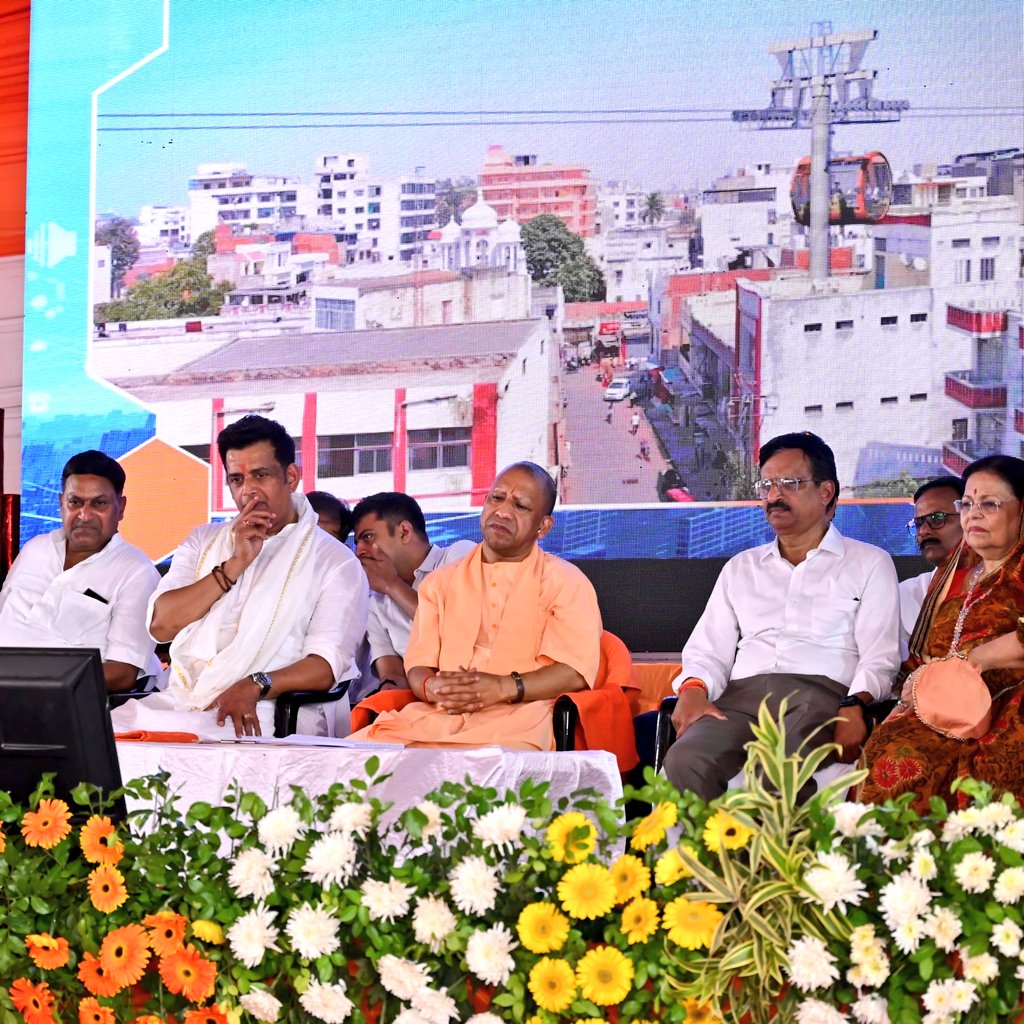 DrMangleshBJP's tweet image. आज उत्तर प्रदेश के यशस्वी मुख्यमंत्री, परम् पूज्य श्री @myogiadityanath जी महाराज द्वारा ₹14.22 करोड़ की लागत से नगर निगम, गोरखपुर द्वारा नवनिर्मित ‘नगरीय सेवा केंद्र’ एवं ‘सीनियर सिटीजन डे-केयर सेंटर’ का लोकार्पण सम्पन्न हुआ।
सभी नगर वासियों को ढेरों शुभकामनाएं।🙏
#Gorakhpur