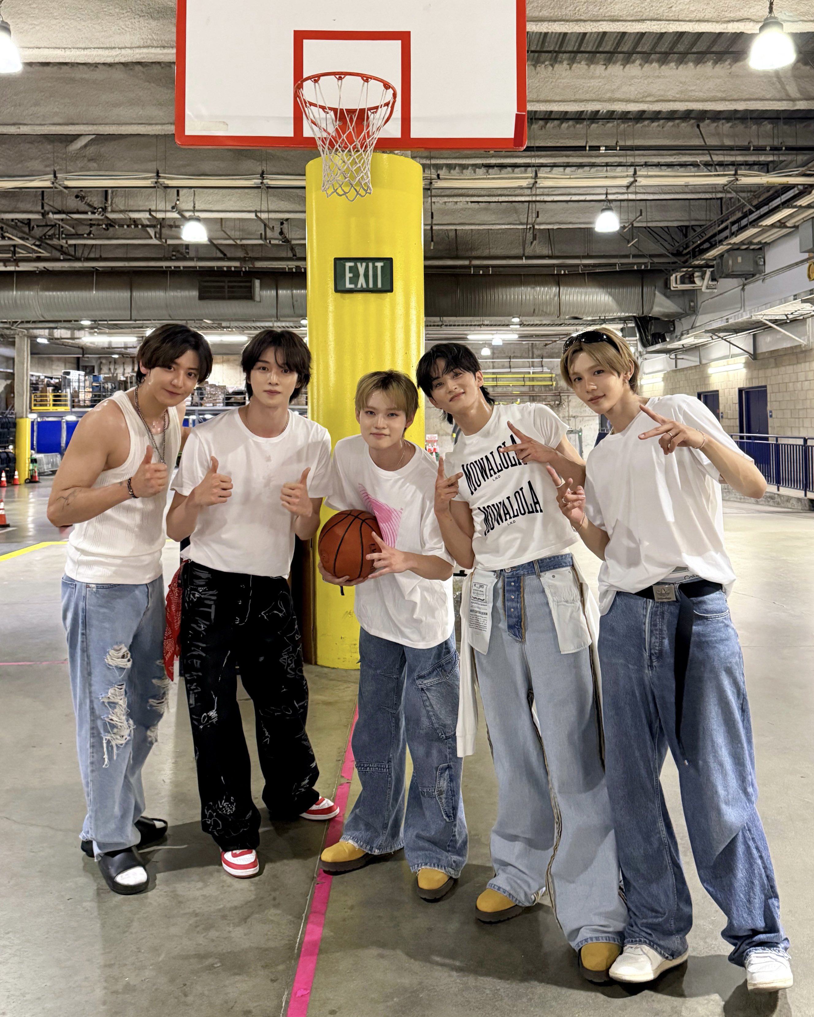 EXO on X: 