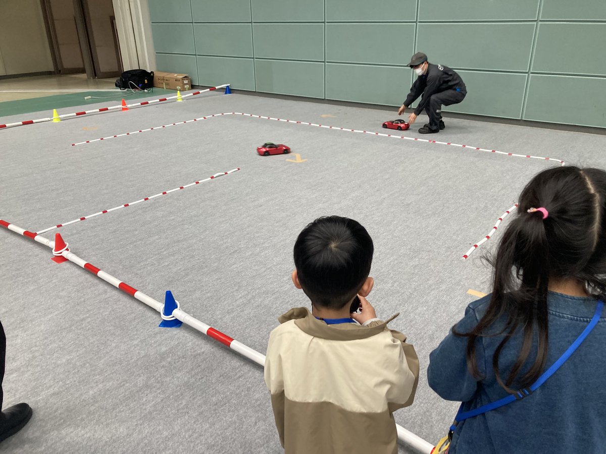 KoushinMazda's tweet photo. みなさまこんにちは。
今週末の5/17.18、松本市の『やまびこドーム』でMAZDA SPIRIT 2025 を開催します。新車、中古車、試乗車合わせて約100台のマツダ車がやまびこドームに集結します。子どもが楽しめるコンテンツもあります。��子で楽しめますのでお気軽にお越しください。写真はイメージです♪ https://t.co/t7AMMuguEP