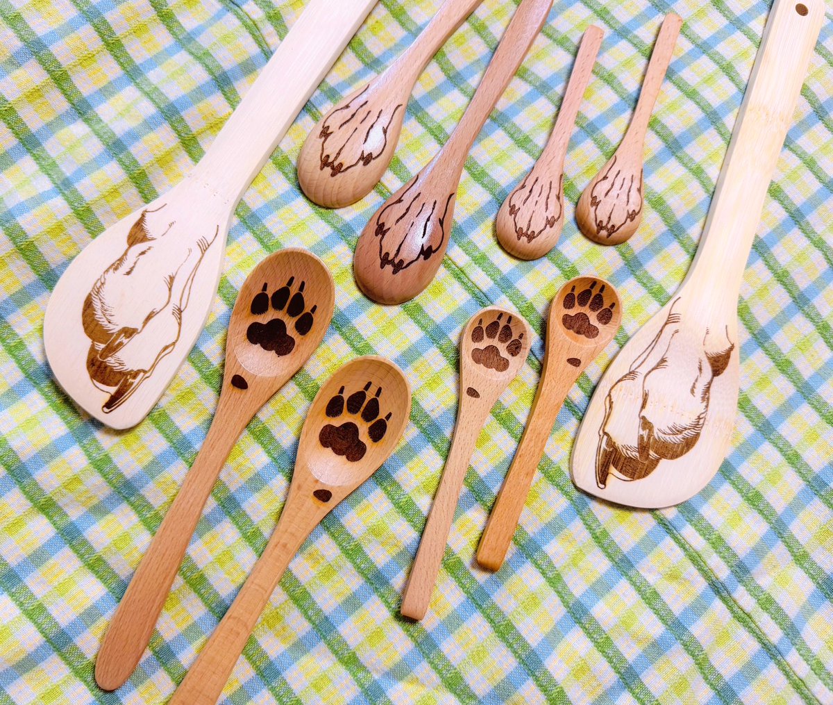 狼あんよのスプーンと調理ヘラ🐺🐾地味～に左足右足のご用意がございます🐾
#関西けもケット10