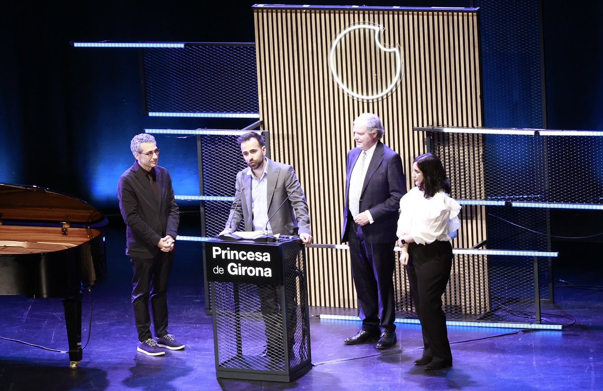 María Escudero Escribano (@mariaescesc) on Twitter photo Fue un honor participar en Badajoz, junto a mi compañera <a href="/Gsabiolab/">Guadalupe Sabio</a>, como miembro del jurado y en la gala de la proclamación del Premio Princesa de Girona Investigación 2025, que recayó en <a href="/AntoniForner/">Antoni Forner-Cuenca</a>. ¡Enhorabuena y muy merecido!
Mi agradecimiento siempre a la Fundación <a href="/FPdGi/">Fundación Princesa de Girona</a> Fue un honor participar en Badajoz, junto a mi compañera <a href="/Gsabiolab/">Guadalupe Sabio</a>, como miembro del jurado y en la gala de la proclamación del Premio Princesa de Girona Investigación 2025, que recayó en <a href="/AntoniForner/">Antoni Forner-Cuenca</a>. ¡Enhorabuena y muy merecido!
Mi agradecimiento siempre a la Fundación <a href="/FPdGi/">Fundación Princesa de Girona</a>