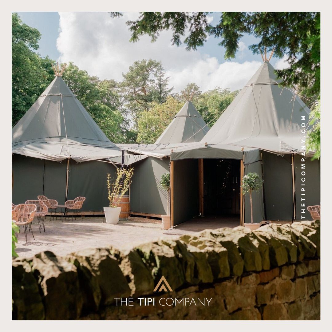 A stunning shot of the Big Hat Tipis at the beautiful Woodhill Hall!
This incredible wedding and events venue uses our tipis to create the ultimate party space — perfect for evening celebrations. 
📞 0333 305 0589
🖥️ eu1.hubs.ly/H0jYKp90
#WeddingVenueInspo #OutdoorWeddings