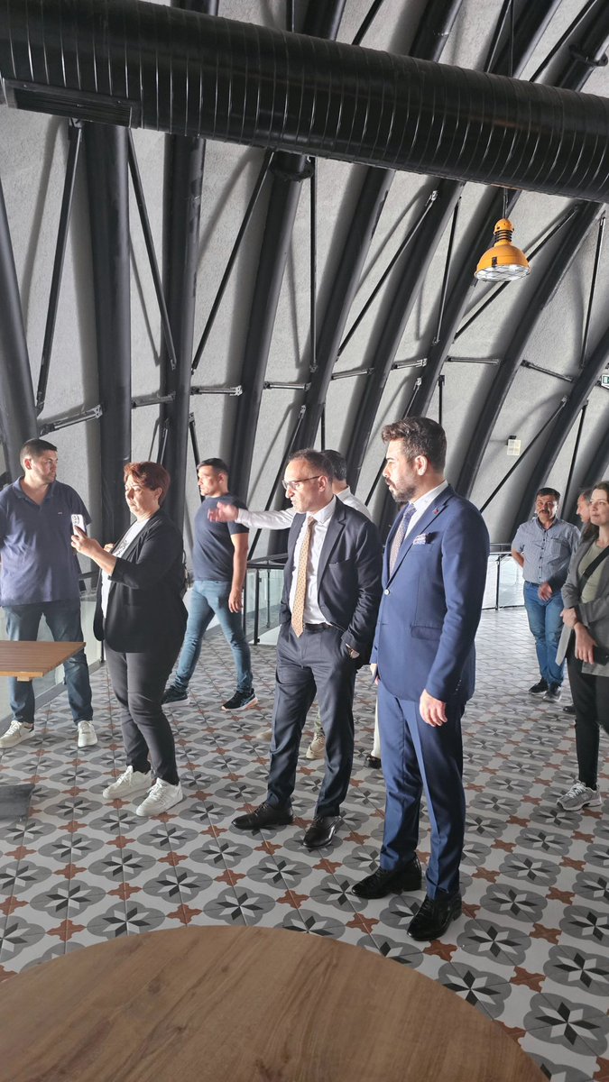 burhan79's tweet photo. Kütüphaneler ve Yayımlar Genel Müdürümüz Sn.Taner Beyoğlu, Gen. Mdr https://t.co/i7ajp0EFiDül Kiminsu ve Rölöve ekibi ile Fıstık Müzesi, Hastanenin içinde yapımı tamamlanan Türkiye'de ilk olacak kütüphanemiz ve yapılacak olan İl Halk Kütüphanesi ile ilgili incelemelerde bulundu.. https://t.co/NWqBnCM4SV