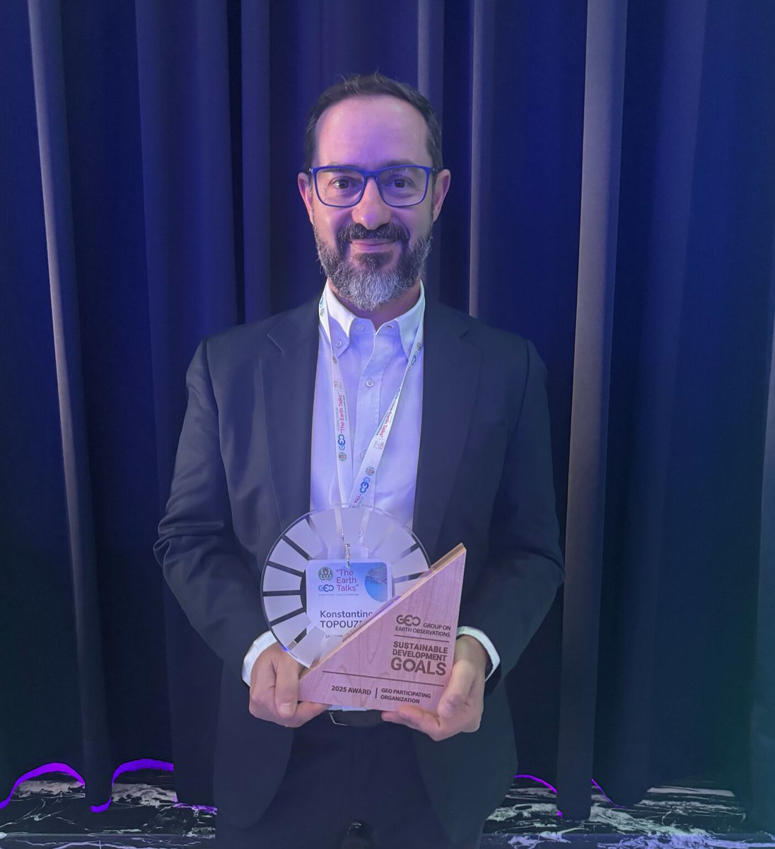 🎉 Scidrones, a spin-off of the Univ. of the Aegean led by Prof.  K. Topouzelis, wins a 2025 GEO SDG Award!
📍 Innovation, AI &amp; drones for marine litter &amp; SDG14.1.1b
🔗 lnkd.in/dPTArYRj
#Scidrones #SDGs #DronesForGood #EarthObservation #EO4SDG #uaegeanresearch