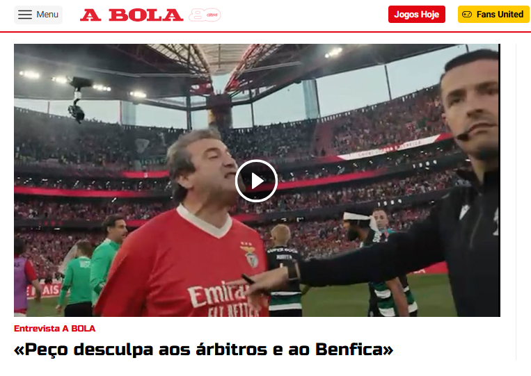 A <a href="/PSP_Portugal/">PSP - Polícia de Segurança Pública</a> diz que o "adepto" ainda está por identificar.

O mesmo "adepto", Alfredo Silva, 56 anos, empresário de Ourém, que <a href="/abolapt/">A BOLA</a> já entrevistou 🙃