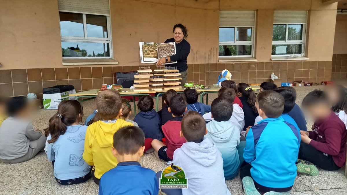 El viernes pasado nos desplazamos hasta Cáceres para realizar talleres de educación ambiental con todos los alumnos del CEIP “El Vivero”.
Los talleres que realizamos fueron:
- Huellas y rastros
- Importancia de las aves en las zonas urbanas
Fue un placer compartir esa mañana.