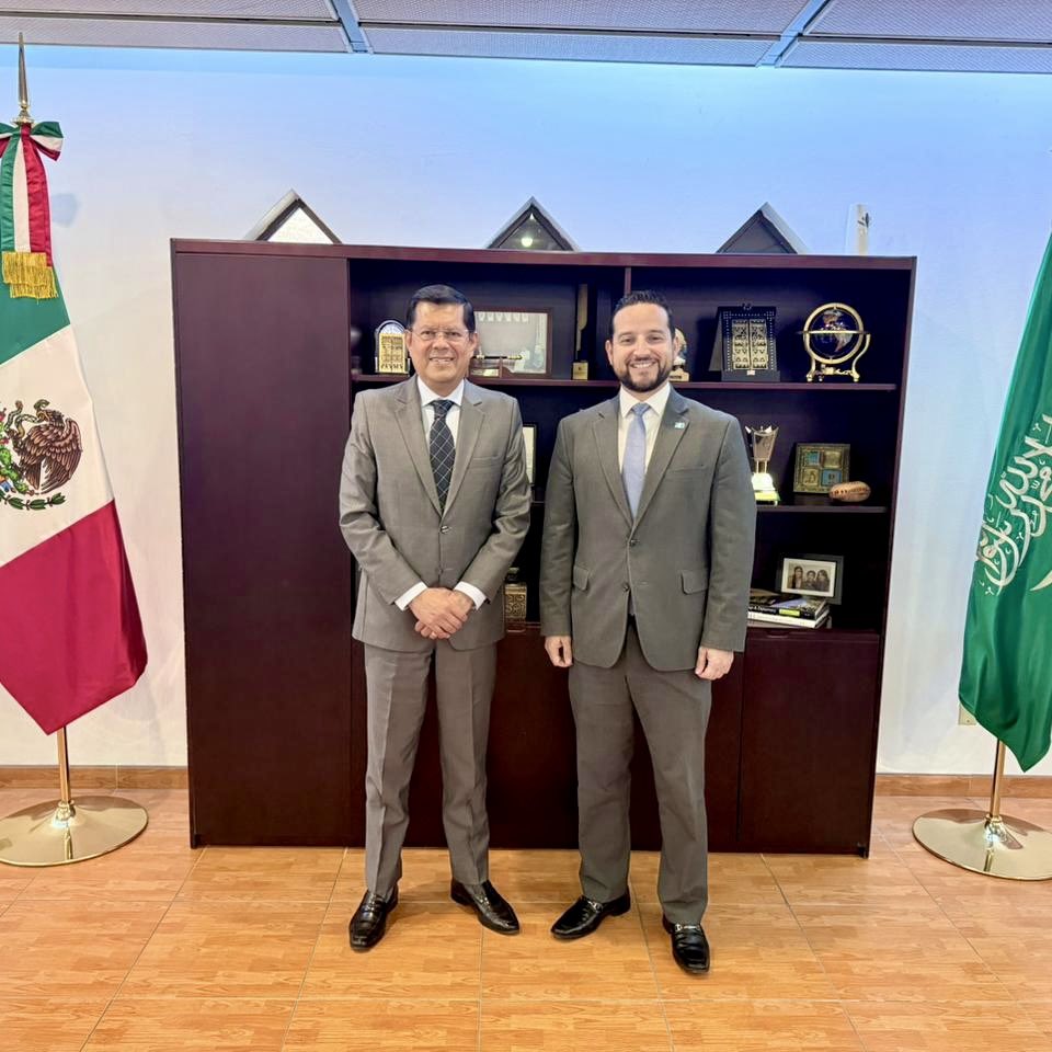 #GTinKSA | #EmbaGuateEAU sostuvo una reunión con el Embajador de México en Arabia Saudita con el fin de presentarse ante miembros del Cuerpo Diplomático residente en Riyadh y poder evaluar buenas prácticas en las relaciones bilaterales, comerciales y culturales.