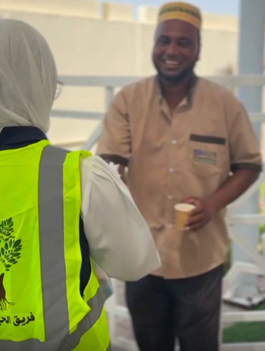 نظم (فريق الحيل التطوعي) حملة تطوع وذلك بتوزيع مشروبات باردة ووجبات خفيفه لحراس المدارس وعمال الطرق ..

#فعاليات_تعليمية_مسقط
#مدارسنا_مستقبل_واعد