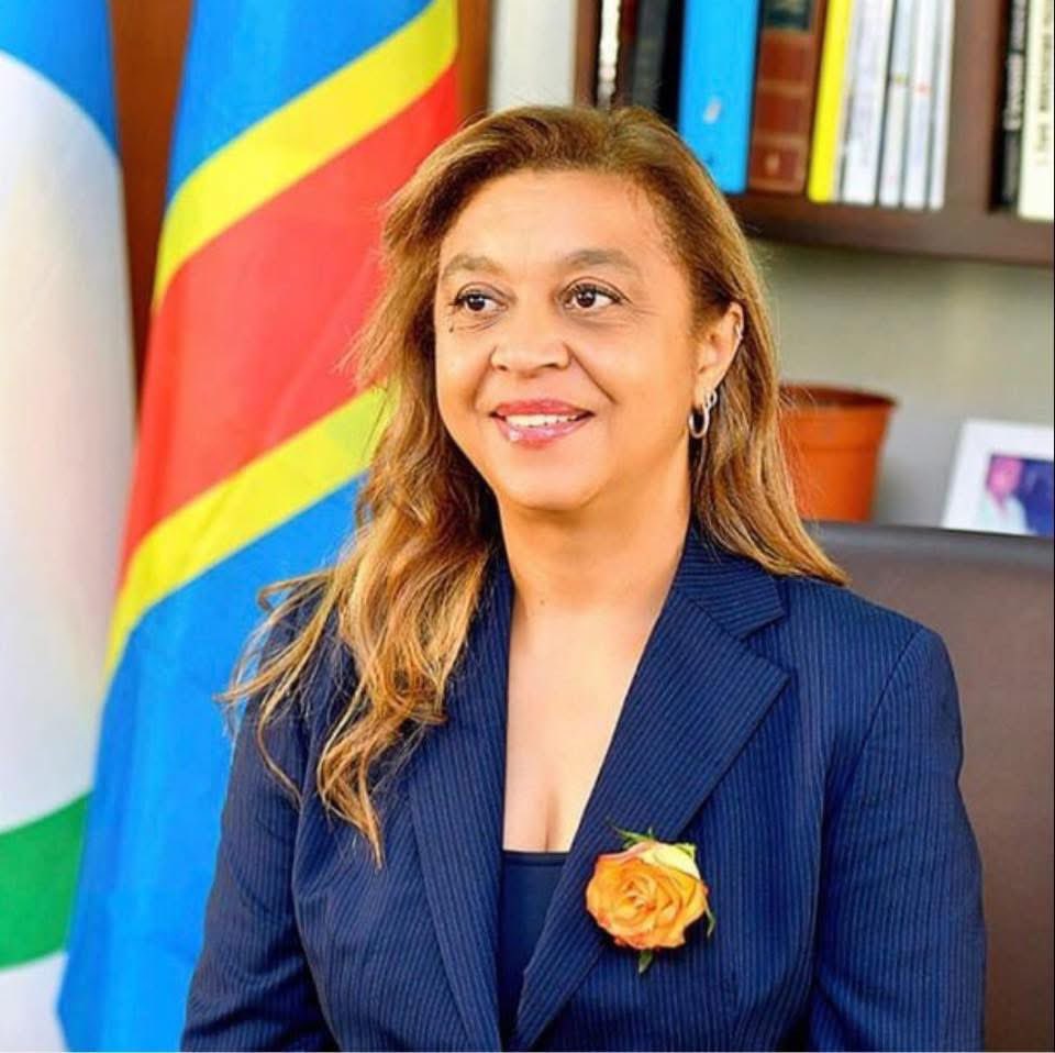 danielmwananteb's tweet image. Réparer panse les plaies morales.
Bravo pour ce sens de l'humilité!
Mais la justice devra passer par là en punissant réellement les coupables tel que vous l'avez vous-même préconisé!
Construisons donc ce pays sur des valeurs...
