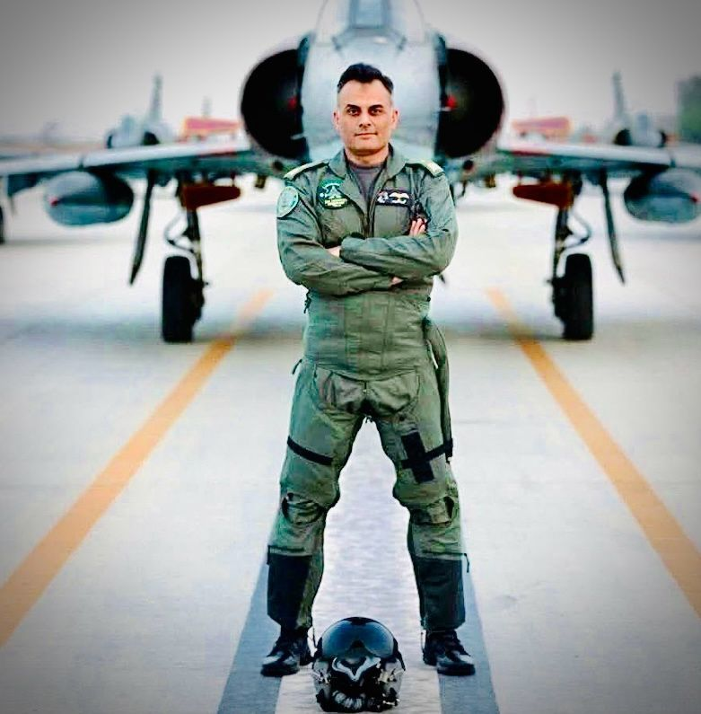The biggest influencer in the country right now. 
Air Vice Marshal Aurangzeb Ahmed. 

We salute you. 🫡

#PakistanIndianWar #PakistanAirForce #aurangzaib #AurangzebAhmed
