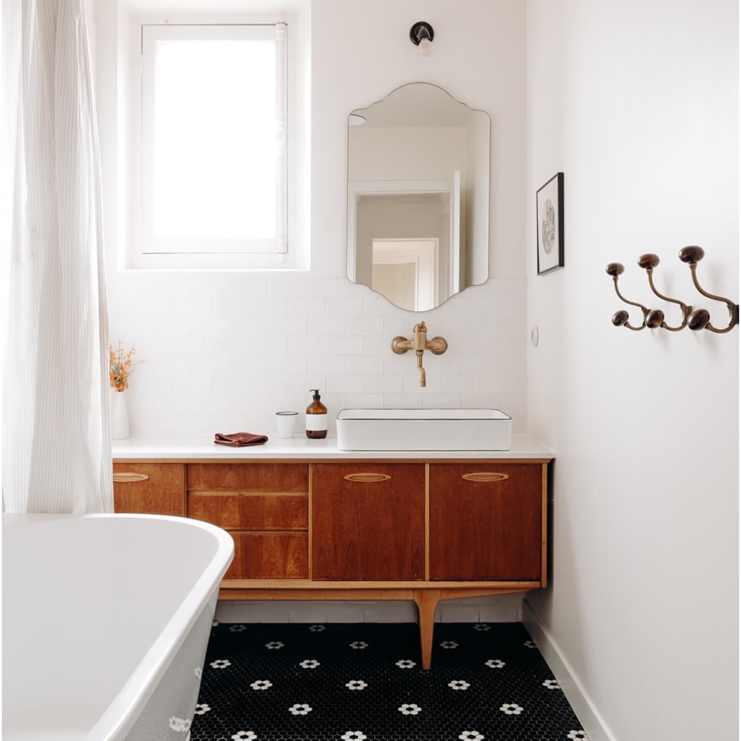 🛁 ¿Cuál de estos #baños te gustaría tener en casa?
✨ 10 proyectos únicos donde el #suelo lo cambia todo✨ Descubre tres de nuestros #mosaicos betseller en diferentes versiones
🔗bit.ly/4jNOC6V