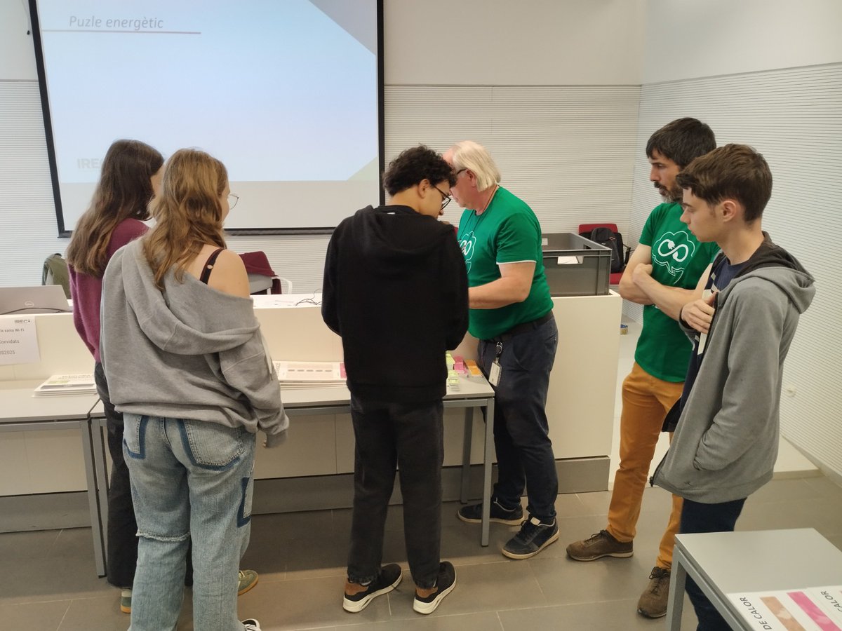 Curs #BojosxEnergia:
🏙️ A la sessió anterior vam descobrir com els edificis poden intercanviar energia mitjançant xarxes urbanes

🔥❄️ Xarxes de calor i fred, bombes de calor i energia residual: claus per reduir la demanda energètica total
#IRECoutreach
<a href="/energiacat/">Energia</a> <a href="/IREC_Energia/">IREC</a>