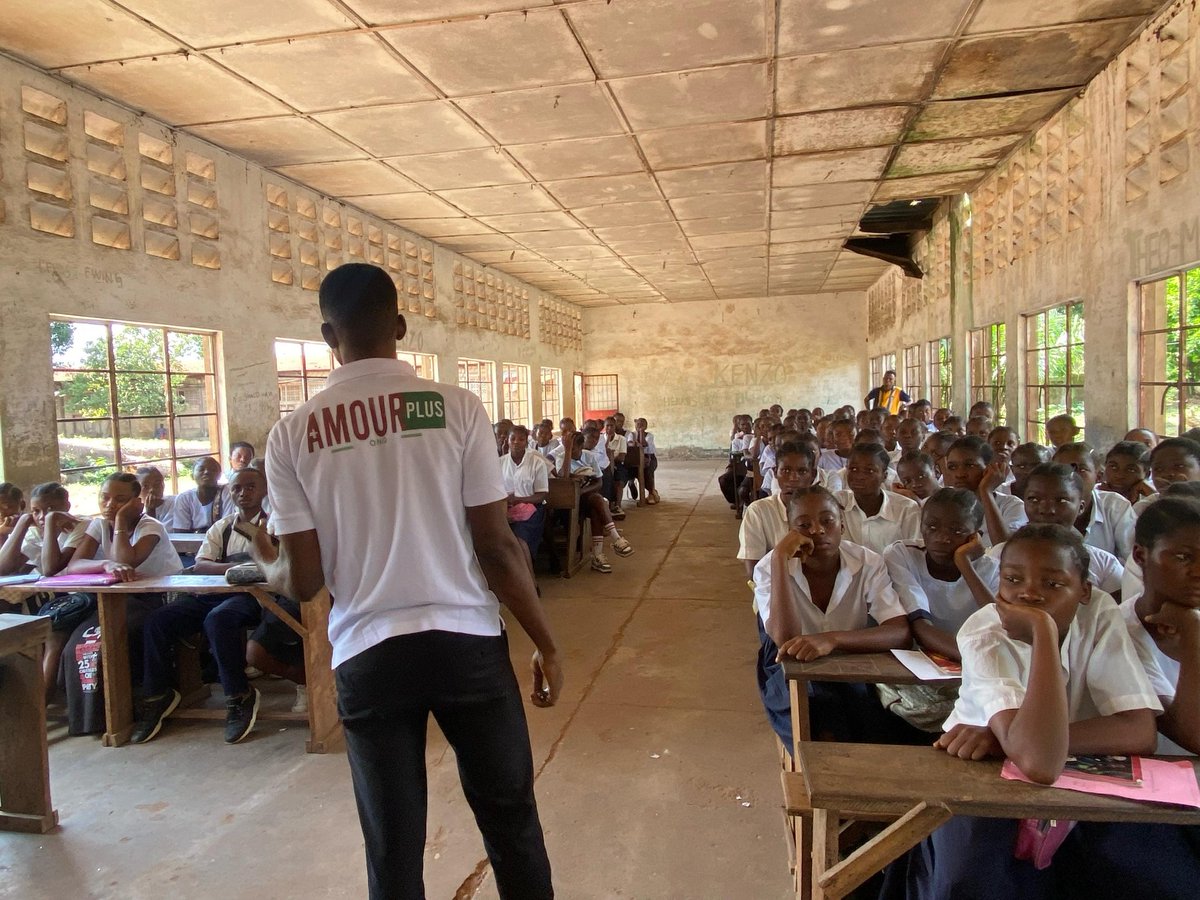 À Tshikapa, nous avons pris part à la cérémonie de la demi-finale du festival culturel organisé par le Centre culturel de la jeunesse.

𝑨̀ 𝒄𝒆𝒕𝒕𝒆 𝒐𝒄𝒄𝒂𝒔𝒊𝒐𝒏, 𝒏𝒐𝒖𝒔 𝒂𝒗𝒐𝒏𝒔 𝒔𝒆𝒏𝒔𝒊𝒃𝒊𝒍𝒊𝒔𝒆́ 𝒑𝒍𝒖𝒔 𝒅𝒆 200 𝒇𝒊𝒍𝒍𝒆𝒔 𝒔𝒖𝒓 𝒍𝒆𝒔 VBG