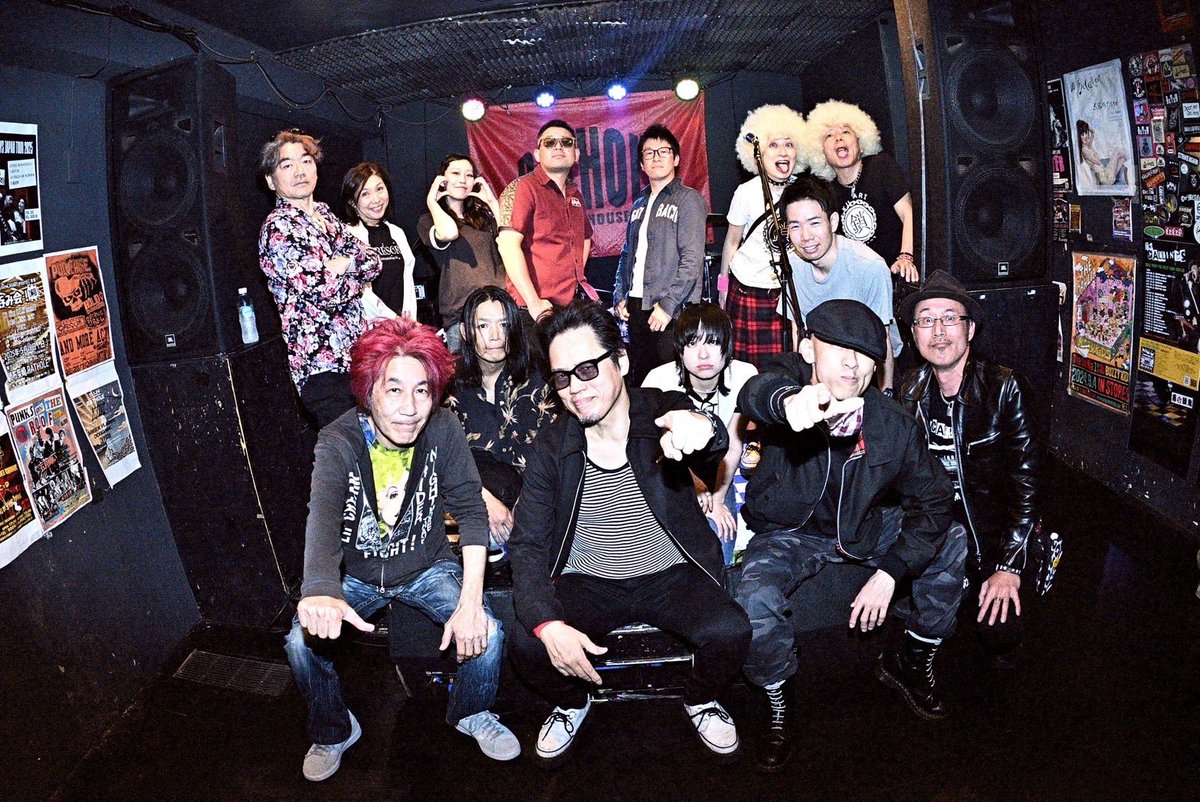 kusari_sa's tweet photo. 大人たちが全力で汗かいて飛び跳ねるって最高だよね。

みんな今日は眠気を我慢しながら昨日の余韻に浸ってるのかな。

愛おしい柴崎の夜
愛おしい仲間たち

蜥蜴バンザイ！！

Photo by Genki Motoyama
※無断転用、無断転載禁止

#PUNKY BAD NIGHT Vol.12
#柴崎RATHOLE https://t.co/qfkgwnf4aW