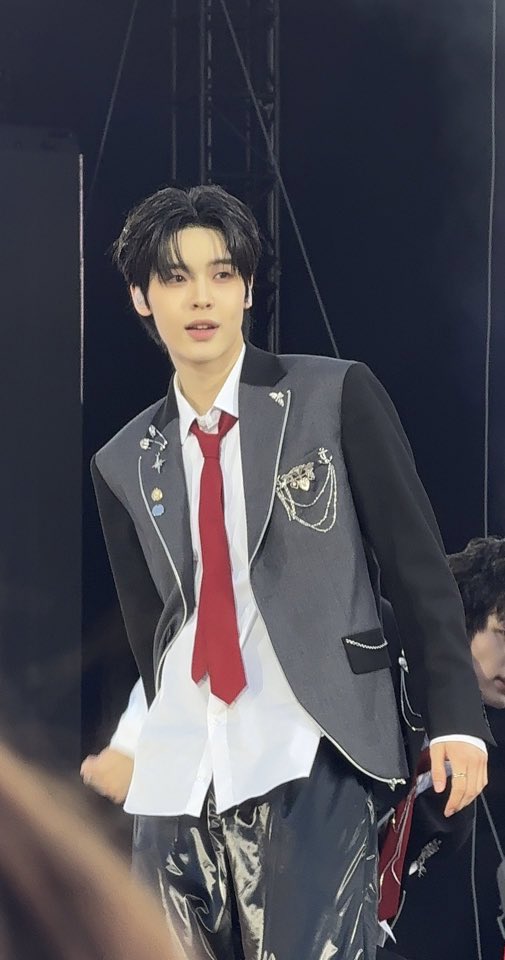 allmondster's tweet photo. ตาต้าวิชวลมาก ชุดขาวชุดดำอีทหมด อีทเรียบ

#타타 #TATA #SMTR25 https://t.co/RQkjd7ykjq