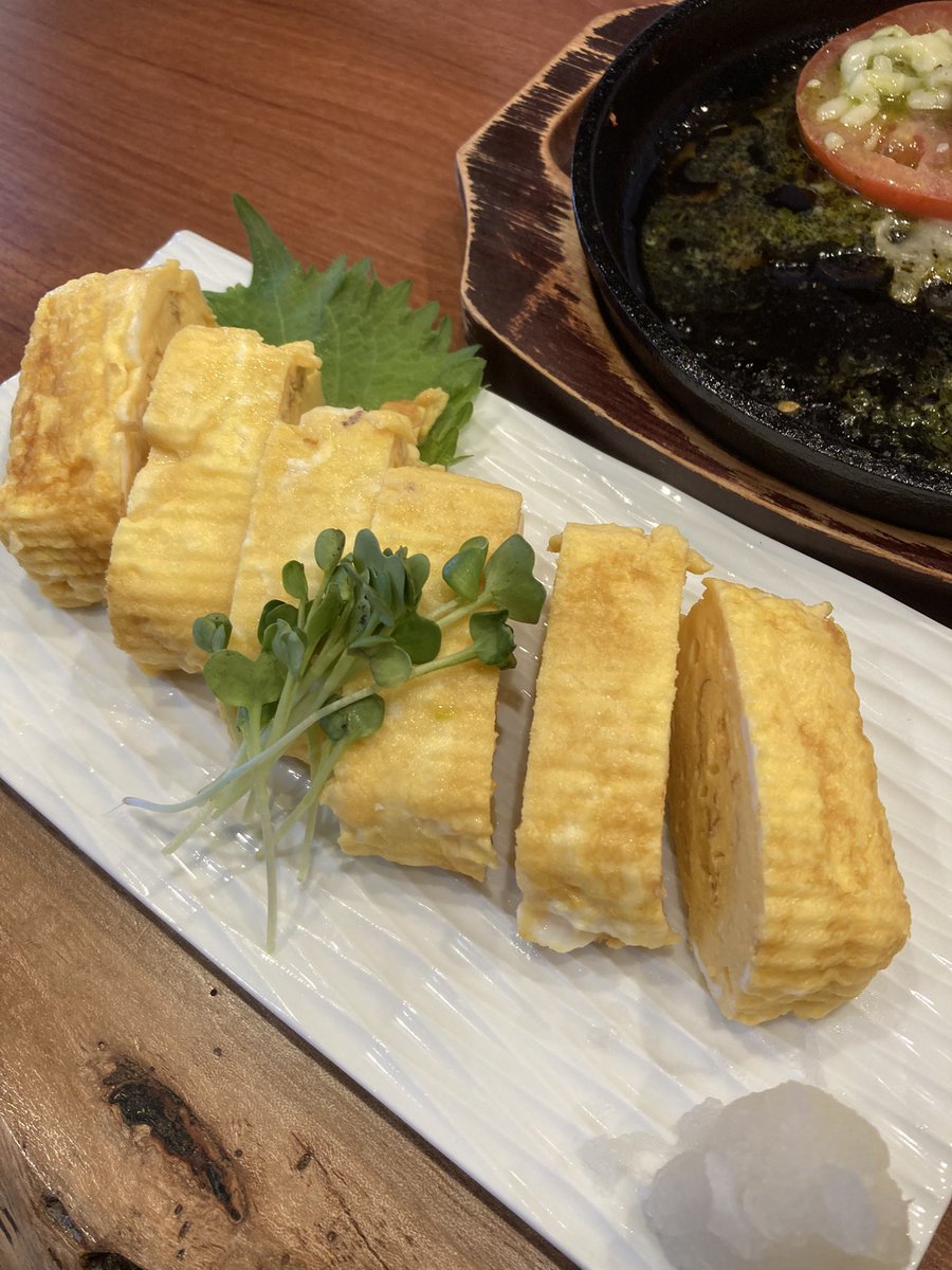 Scallian_Nasu's tweet photo. まだ明るい時間から一人飲みしちゃった
初めて行った居酒屋だったけど店員さん優しいし最後に果物おまけしてもらったり会計端数負けてもらったりで嬉しかった〜☺️ https://t.co/je4V96nrMp