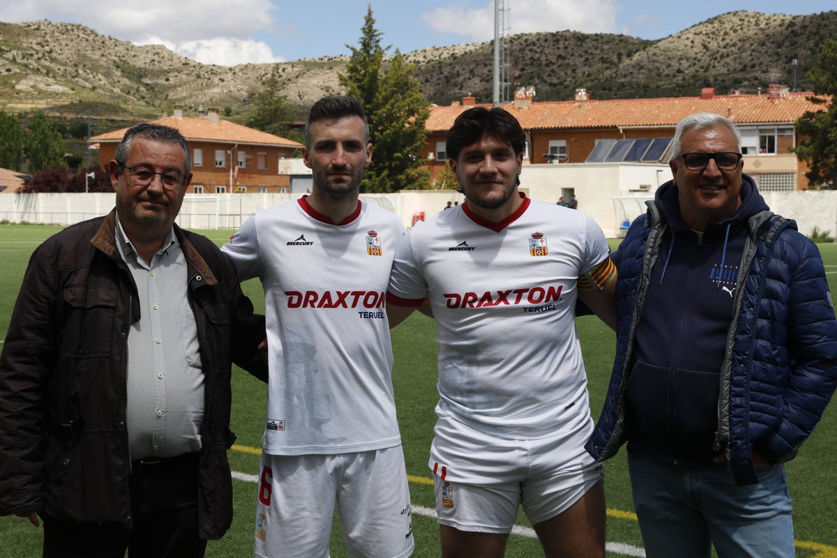 cdutrillas1958's tweet photo. FIN DE TEMPORADA

Ayer fue día de despedidas🔚

Lautaro (8 temp) y Adrián (5 temp) no continuarán en el @cdutrillas1958 por traslado de residencia fuera de Aragón🫂🫂

Eternamente agradecidos a ambos. Habéis marcado una bonita época de nuestro club🙏

#VamosUtrillas #TerceraRFEF https://t.co/ZZlZhyszvB