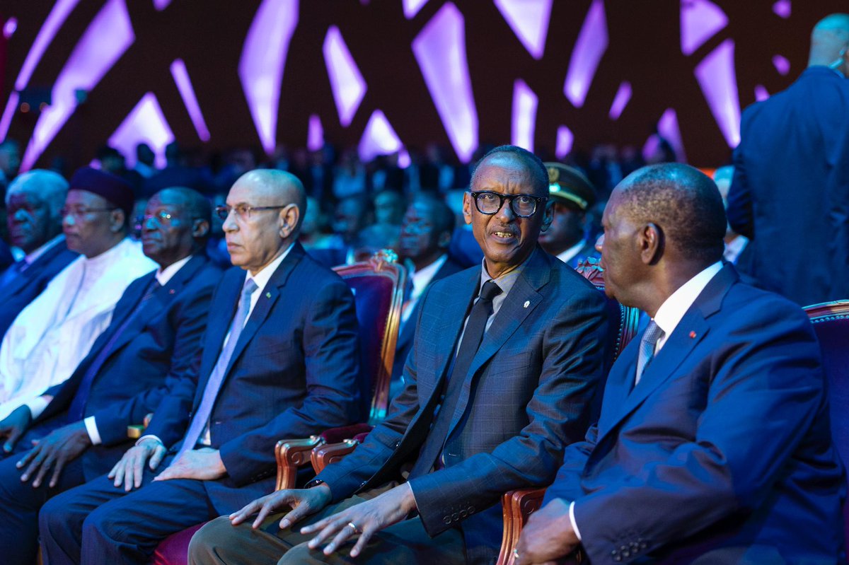 UrugwiroVillage's tweet image. President Kagame has arrived in Abidjan, Côte d’Ivoire where he joins various Heads of State from the continent and over 2,000 business leaders, investors, and policy makers from Africa and around the world for the annual summit of the Africa CEO Forum. #ACF2025