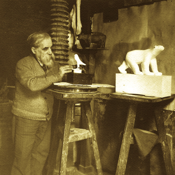 #Dijon Anniversaire de François Pompon, né le 9 mai 1855 à Saulieu. Il suit une formationde tailleur de pierre et des cours aux Beaux Arts de Dijon. Son talent le mène à la sculpture avec son style épuré, intemporel
#Auxerre #Nevers #Mâcon #Belfort #Vesoul #Dole #Besançon #Juras