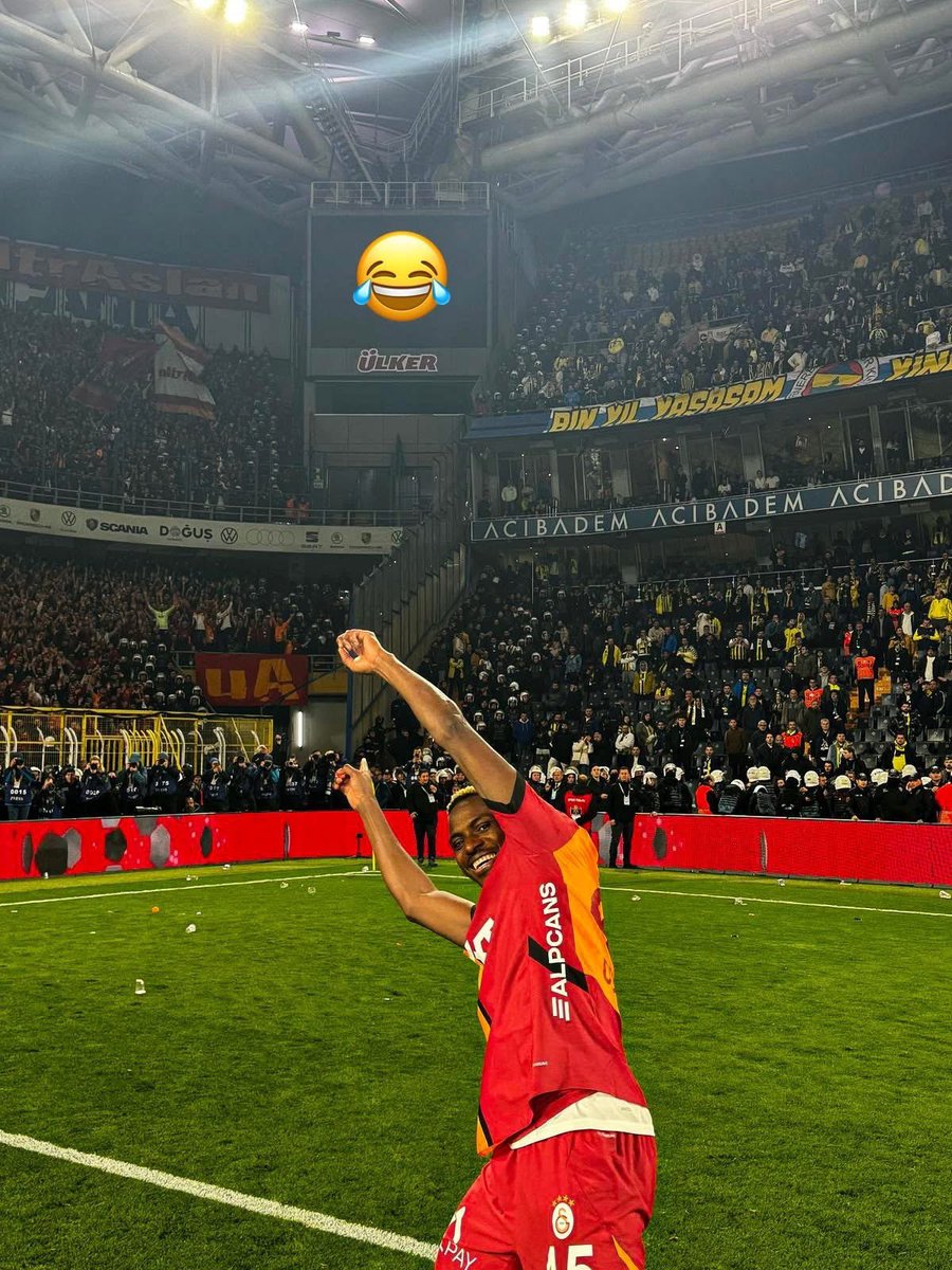 Maskesi fenerden büyük adam.. 
Bizimle kal, daha gidecek çok yolumuz var 💛❤️

#StayWithUsOsimhen