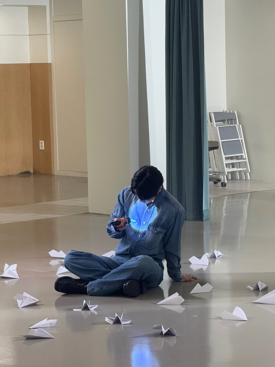 haneum_Official's tweet image. [#Photo]
𝙎𝙃𝙄𝙉𝙀 𝙈𝙑 𝘽𝙚𝙝𝙞𝙣𝙙 #④ ✧
➳ ᴊᴜsᴛ sʜɪɴᴇ ғᴏʀᴇᴠᴇʀ 

#장한음 #한음 #JANGHANEUM #HANEUM #LUCIDDREAM #SHINE