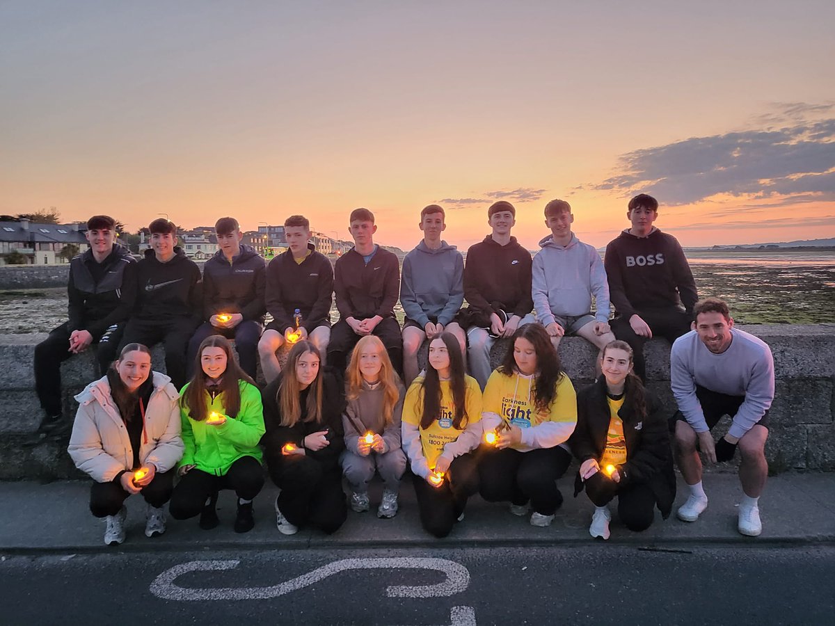 GCReachrann's tweet image. Molaimid 5 Eala 🦢, Oide Cian, Oide Muireann & Oide Clár a ghlac páirt i Darkness into Light le tacaíocht a thabhairt do Pieta House agus an obair thábhachtach idir lámha acu. Baineadh an-taithneamh as, agus cuimhneofar ar an ócáid go deo na ndeor. 💛 Maoiníodh €400*