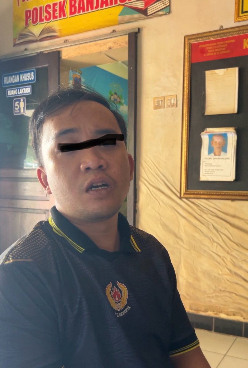 tyodenzo's tweet photo. Udah jelek, miskin, bau, banyak omong, tukang bohong, sukanya mukulin istri, nganggur banyak gaya, klepto

Muka mu elek banget guntoro dwi prasetio aka tio bin tolol https://t.co/4uybHE4G5g