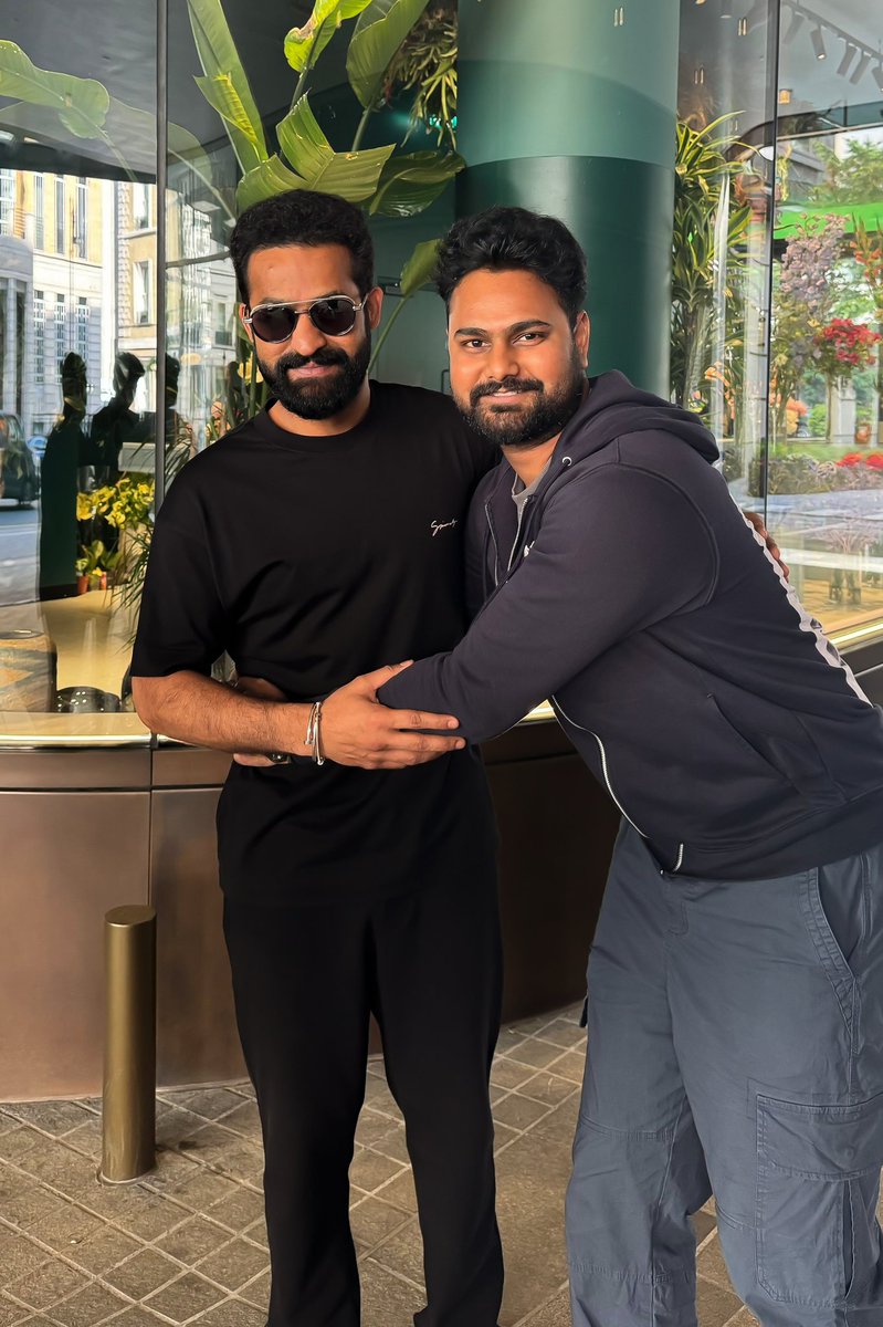 TejaforTarak's tweet image. OUR "DRAGON" 🐉 #ManofMassesNTR 💥
This is NTR anna for us ❤️ the perfect person who greets everyone the same way. Thank you for your time though you are a little occupied.
Love you forever @tarak9999 annaya ❤️🔥