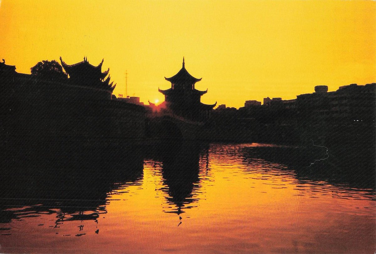 Sunsets in Changsha get even more beautiful with the summer sun ☀️