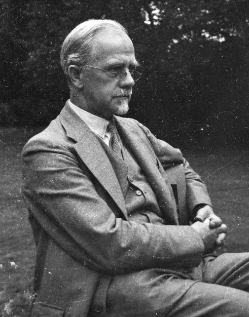 Architect Charles Holden was born OTD in Bolton in 1875. Alongside London Transport chief Frank Pick, his designs changed the face of the tube network, introducing a sleeker, more modern mode of travelling around the capital and its growing suburbs buff.ly/t7raDYl