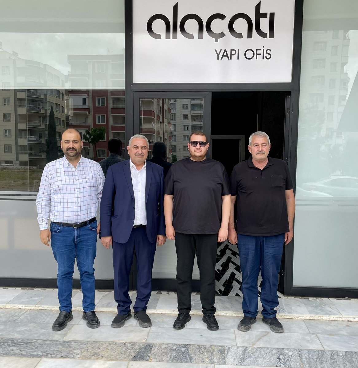 📍 Karaköprü  
İş insanı Sn Abdullah DONEY’i çalışma ofisinde ziyaret ettim. Misafirperverliği için teşekkür ederim.