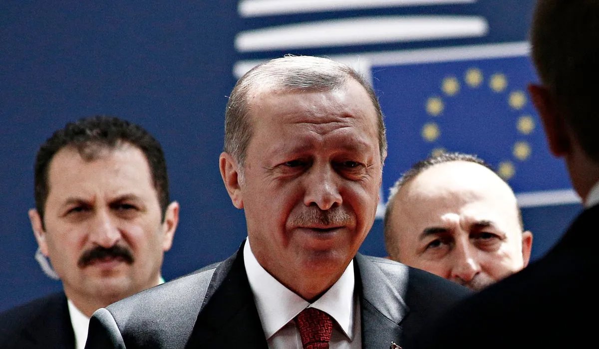 La Turchia può fare il cane da guardia dell’Europa, fermando i migranti del Medio Oriente a suon di euro, ma il processo di adesione del Paese all’UE ha subito un altro stop. Ne parliamo su #AtlanteTreccani: treccani.it/magazine/atlan…