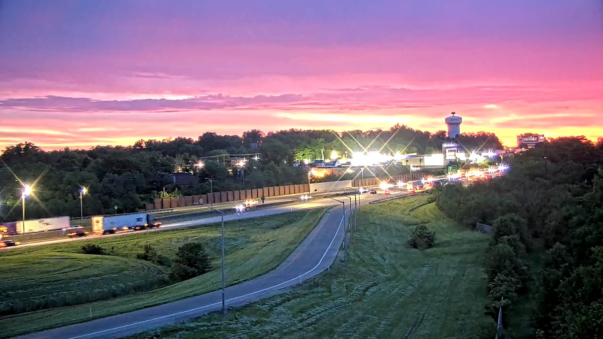 Stunning sunrise views from our traffic cameras this Monday morning! Have a great start to your week. ☀️