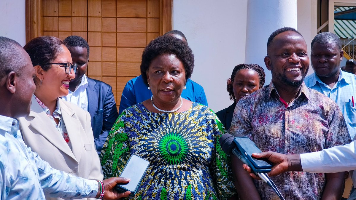 Today, I hosted the Gender-Based Violence (GBV) Technical Working Group, led by the Chairlady Nancy Barasa, who paid me a courtesy call at my office.

Their visit precedes a very important public participation forum on gender-based violence and femicide, being held at the Kitale