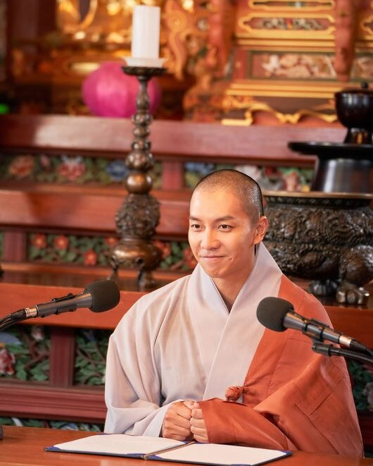 Buddhistdoor's tweet photo. BDG news: Jogye Order Honors Korean Celebrity Lee Seung-gi for Contributions to Buddhism

🔗 Read here: https://t.co/76mT06JsCH

#Buddhism #KoreanBuddhism #Seon #Zen #Korea #Seoul #JogyeOrder #LeeSeungGi #Mahayana #JogyeSa https://t.co/0s1yXhGH37