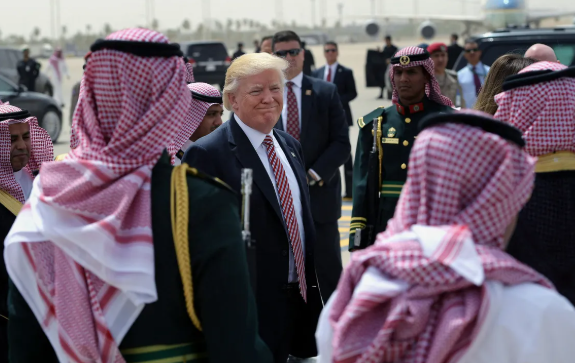 Trump's visit is set to boost Saudi Arabia and the UAE's AI ambitions. Read the Mideast Money newsletter bloomberg.com/news/newslette…