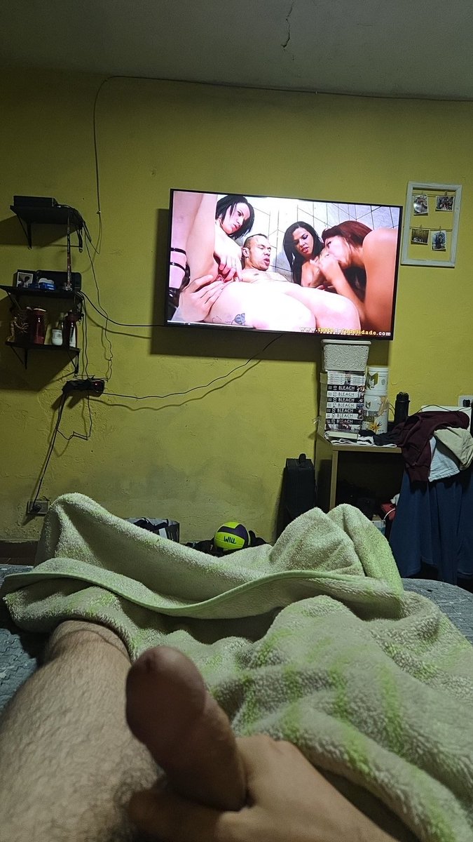 O que fazer durante as ferias????
#punhetero #viciado